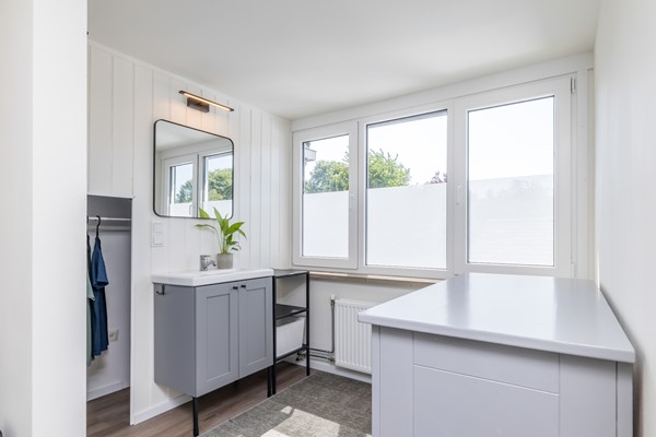 Foto - Verkocht onder voorbehoud: Ruime en veelzijdige vrijstaande woning met 173 m² woonoppervlakte,  extra leefverdieping, 3 slaapkamers (mogelijkheid tot 4), 2 badkamers, royaal bijgebouw en tuin op het zuidoosten in Hulsberg